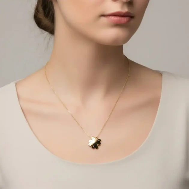 LUCKY CLOVER NECKLACE